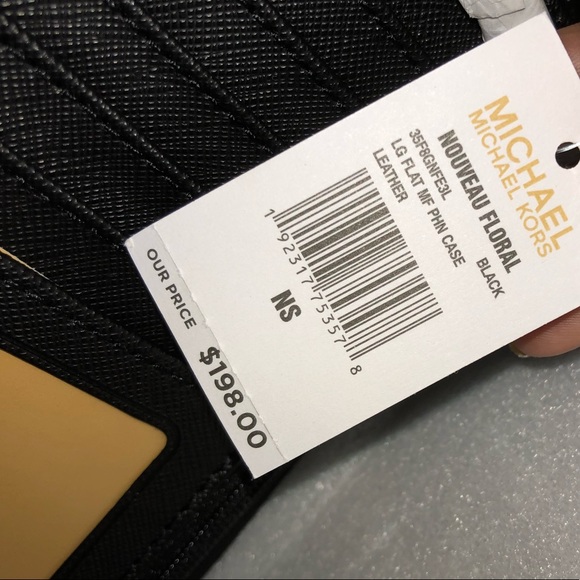 Michael Kors Wallet - Picture 5 of 6